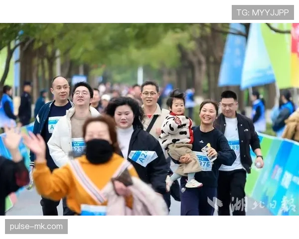 华沙的春天推动文化活动复苏,市民齐聚庆祝传统节日展现活力 华沙的春天推动文化活动复苏,市民齐聚庆祝传统节日展现活力