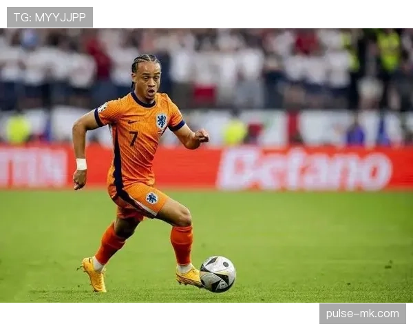 哈维·西蒙斯助攻威胁