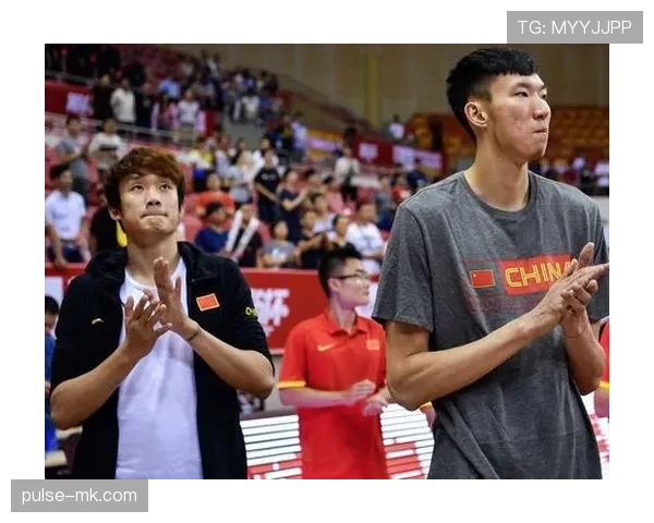 陶菲克场边喝茶都比场上还认真，感觉他生活比打球精彩多了吧？